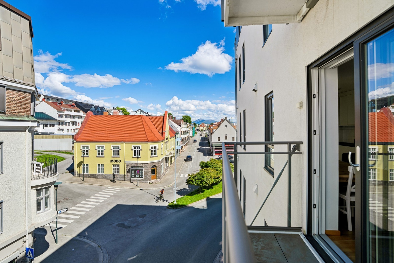 Fra stue/kjøkken er det utgang til balkong på 3m². Galleribilde