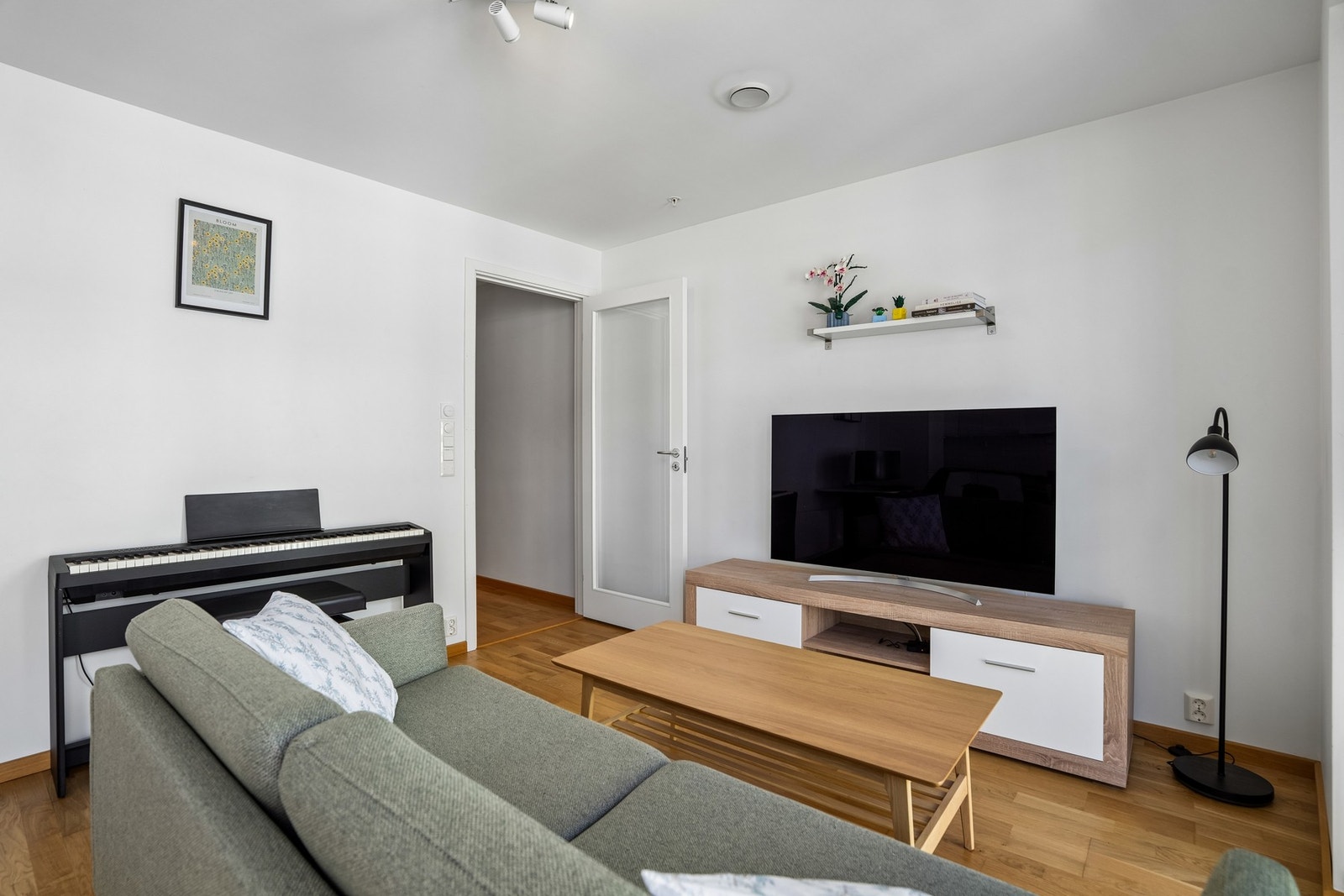 Leiligheten har original standard fra byggeår 2018 og en funksjonell planløsning som enkelt lar seg innrede. Galleribilde