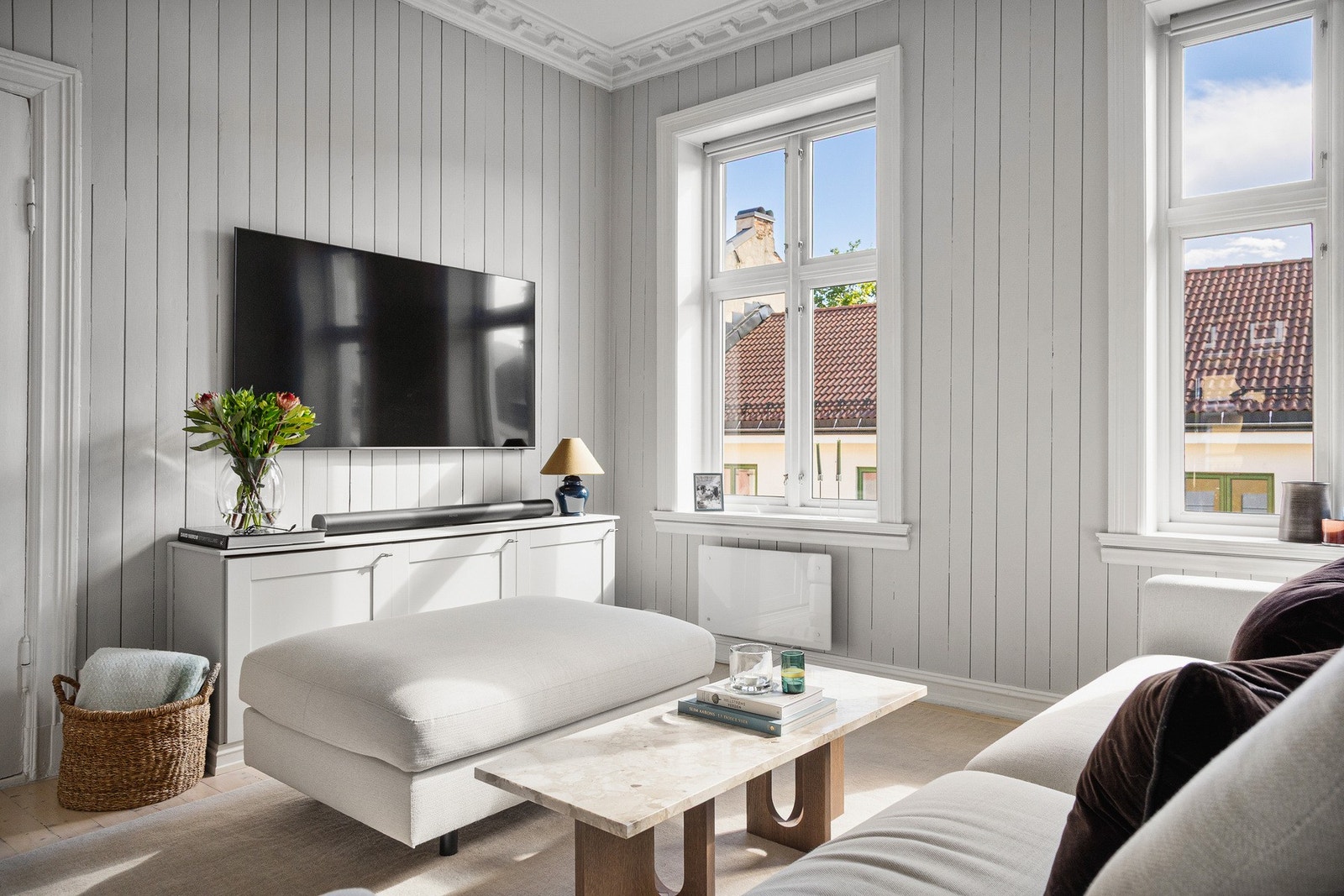 Plassbygget hylle under tv Galleribilde
