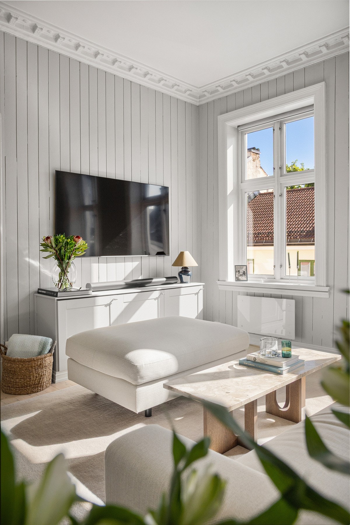 Store vindusflater i stuen Galleribilde