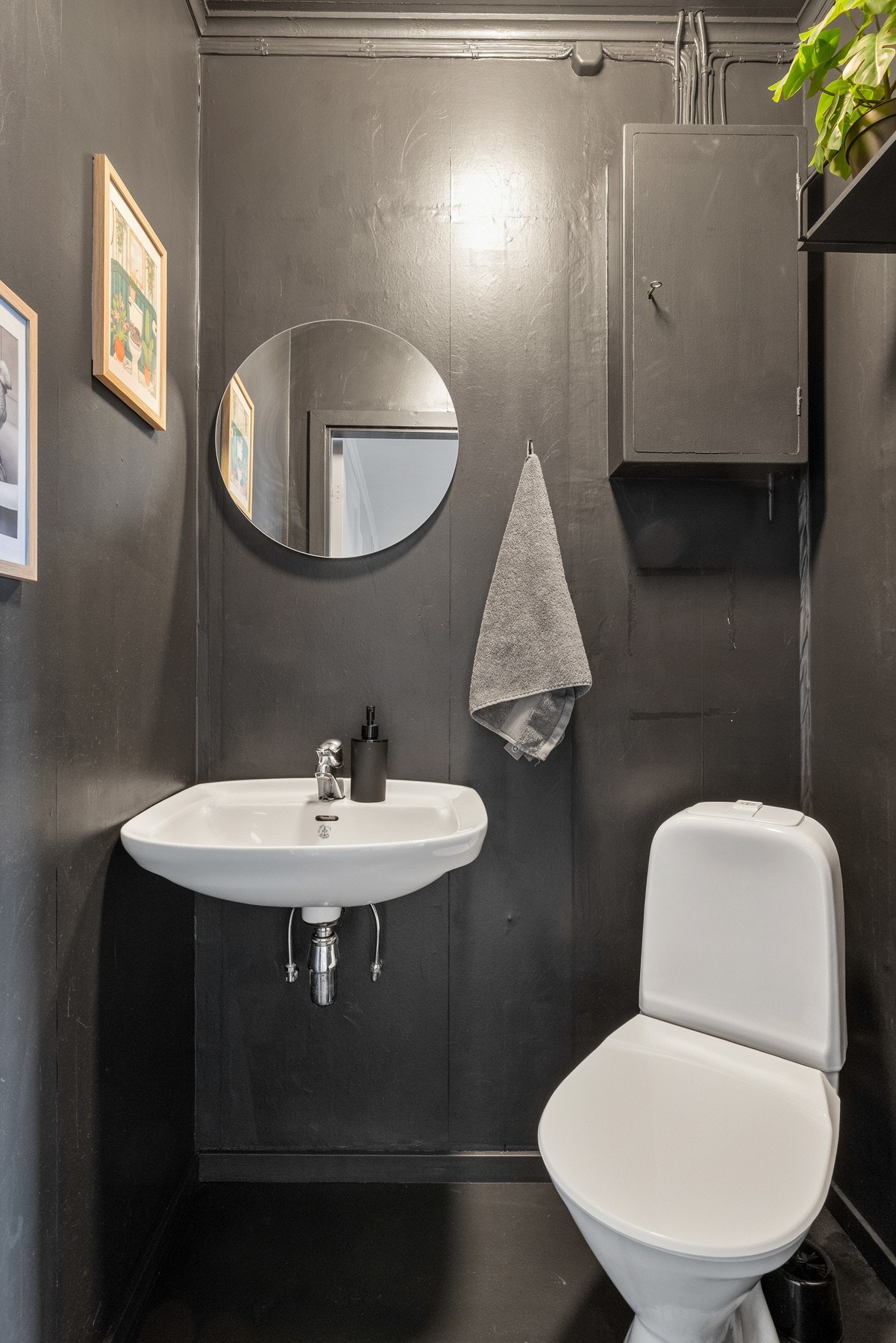 Praktisk med eget toalettrom i tillegg til badet Galleribilde
