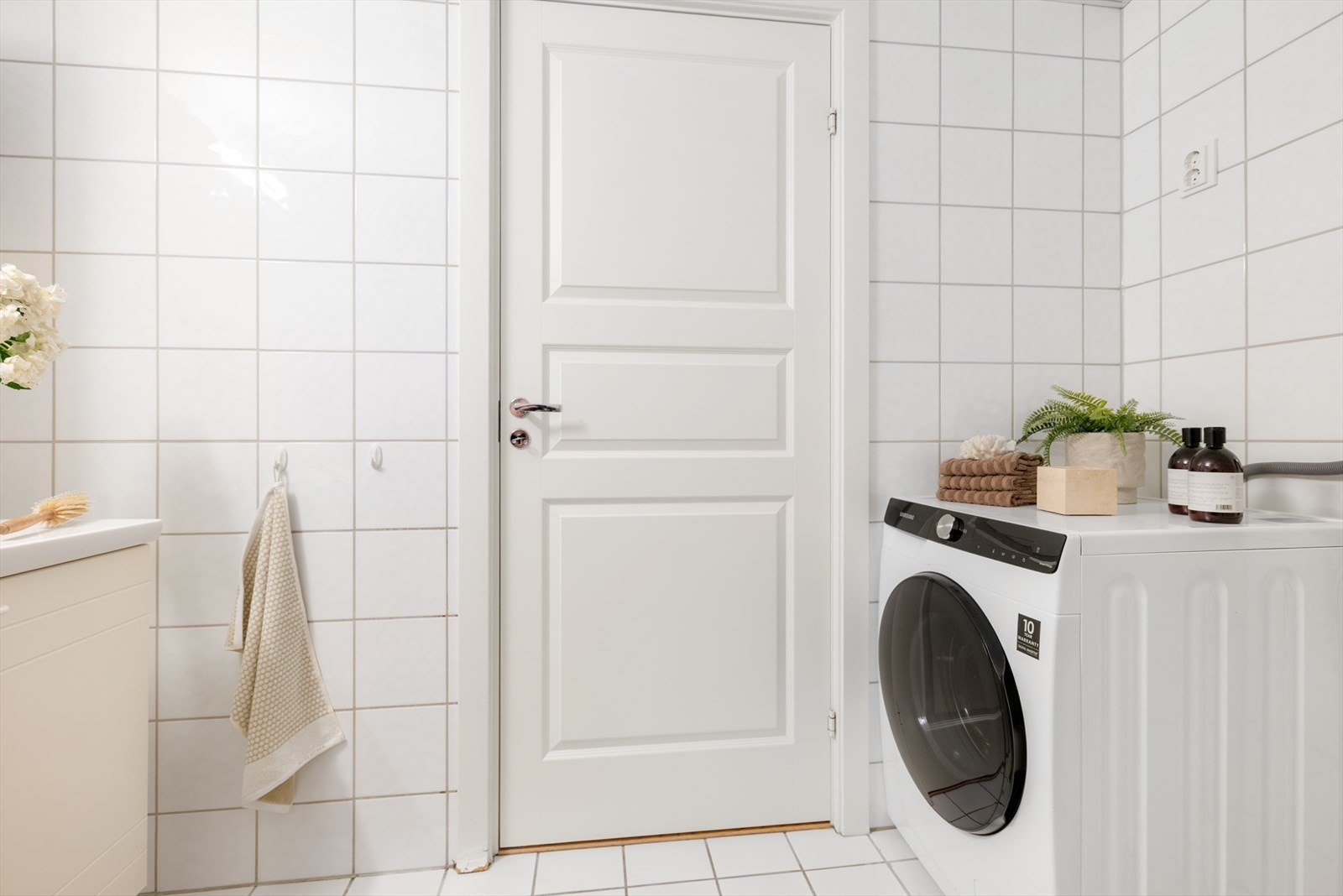 Det er opplegg for både vaskemaskin og tørketrommel. Galleribilde