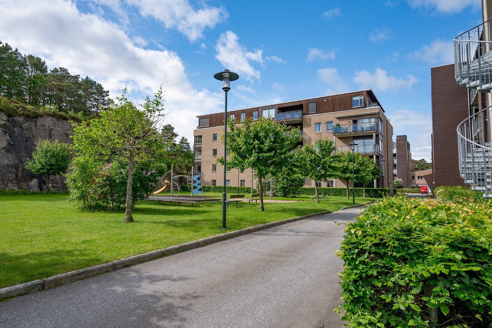 Fine fellesområder med lekeplass for de minste. Galleribilde