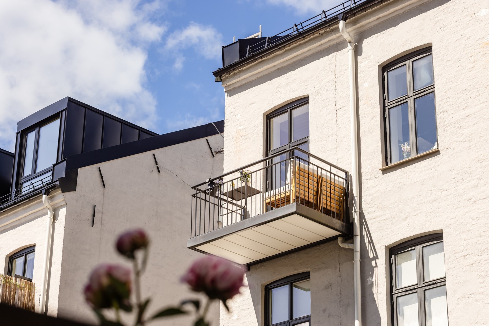 Borettslaget er ryddig og veldrevet og består av 14 leiligheter. God vedlikeholdshistorikk med blant annet nylig ferdigstilt felles takrehabilitering. Galleribilde