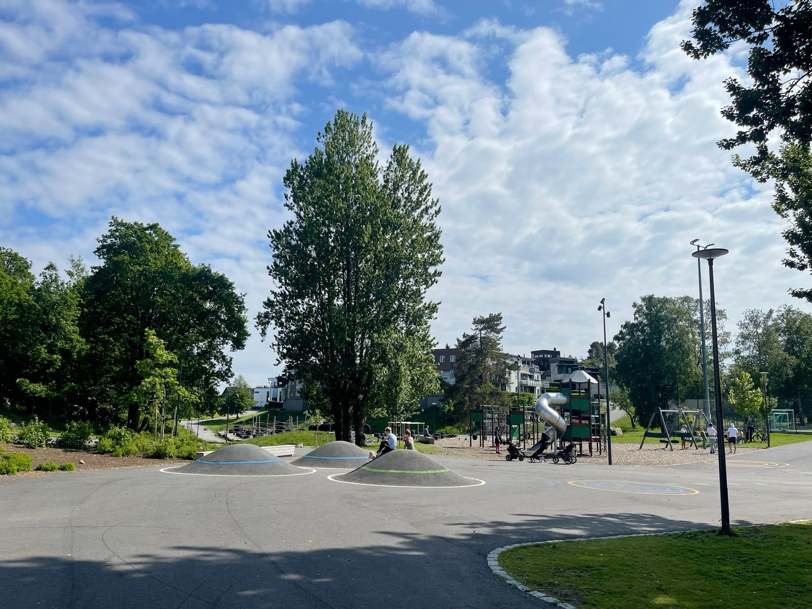Selgers bilde fra uteområde ved Wilds Minne barneskole Galleribilde