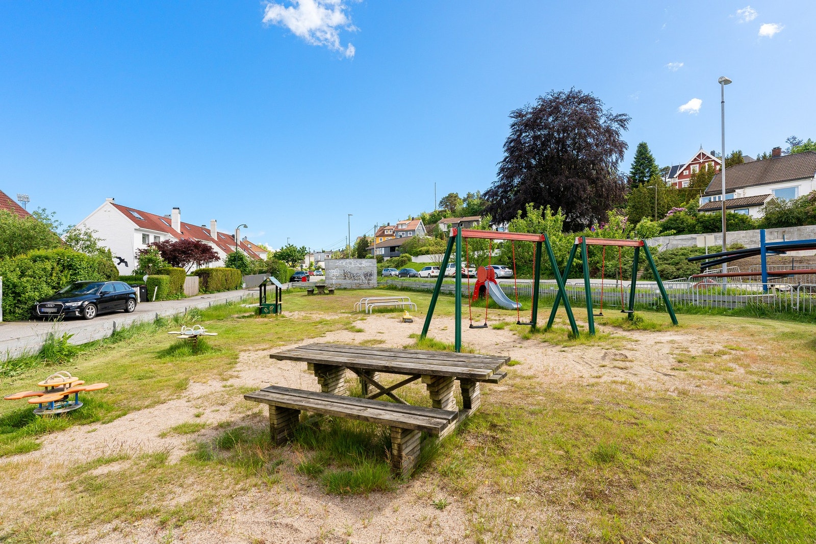 Lekeplass for området - like ved boligen Galleribilde