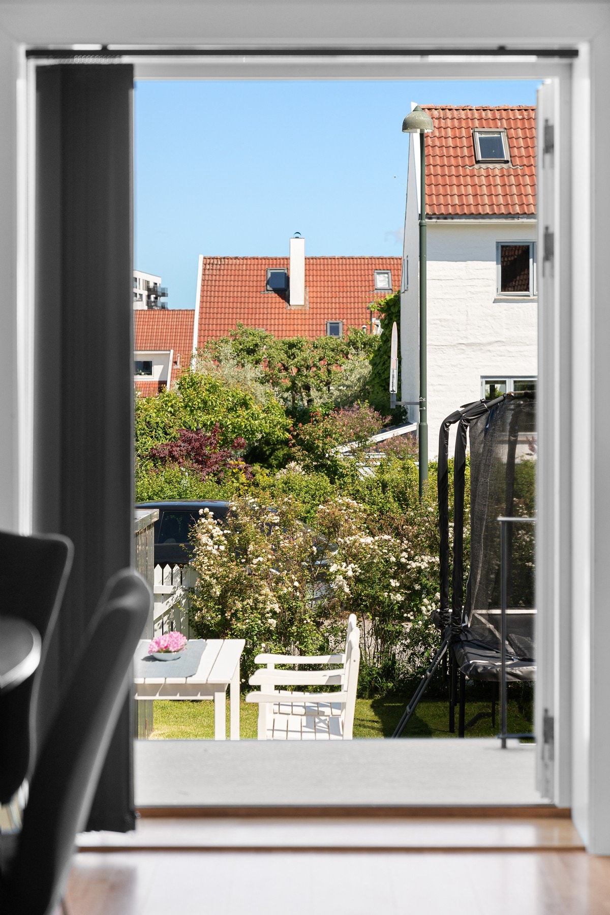Dør ut fra kjøkkenet til egen koselig hagedel Galleribilde