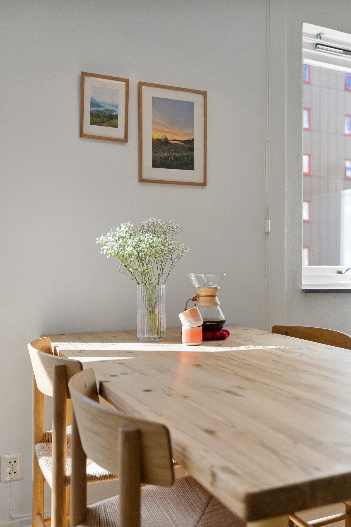 God plass til spisebord med fire stoler. Galleribilde