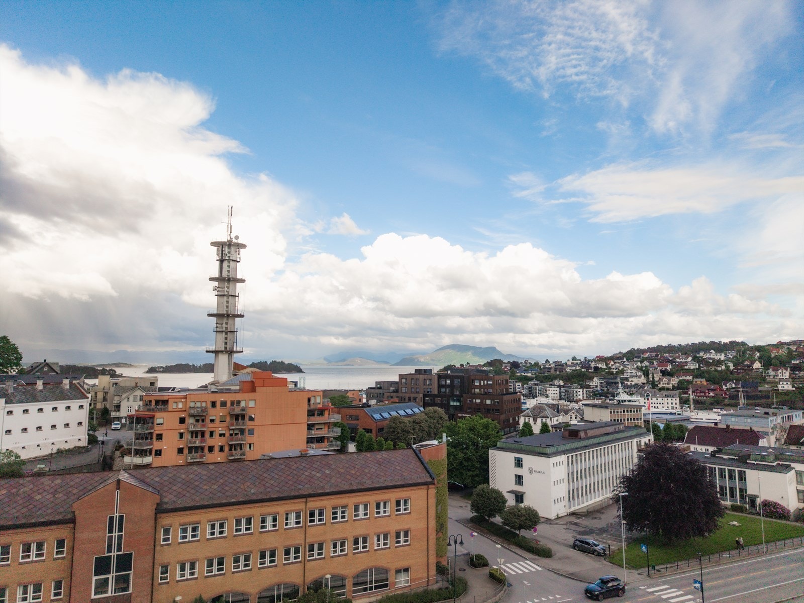 Leiligheten har en svært sentral beliggenhet. Galleribilde