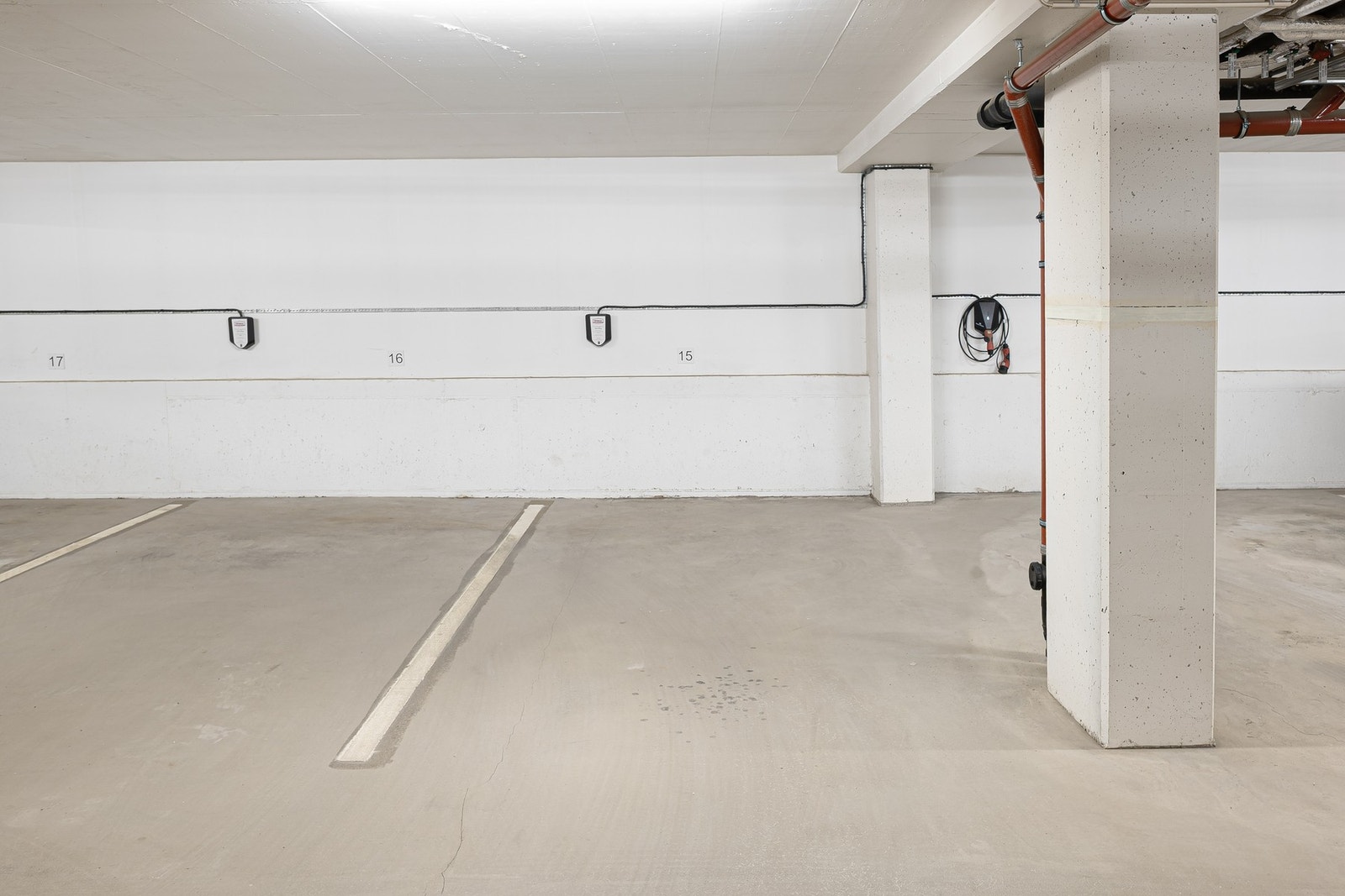Seksjonen har rett til egen parkeringsplass. Her er det også gode lademuligheter Galleribilde