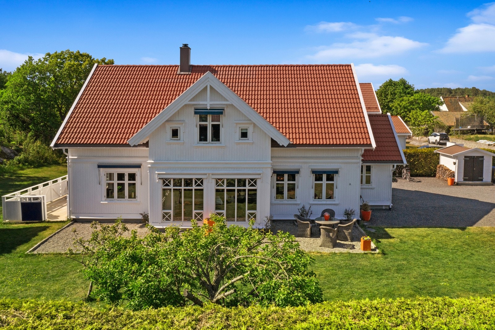 PrivatMegleren Fredrikstad Arkitekttegnet familievilla på attraktive Kråkerøy| 223kvm| 4-5 soverom| Solrik tomt Alshusveien 4A, Kråkerøy 223 m² 9 250 0
