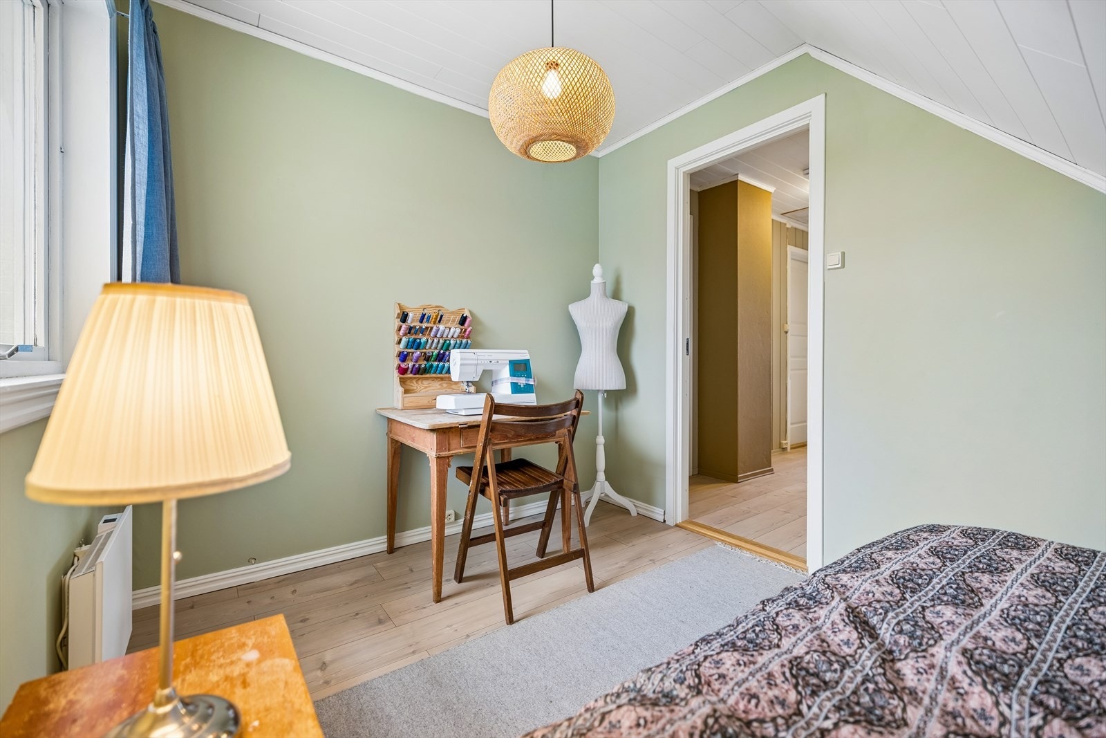 Boligen har totalt tre soverom, alle plassert i andre etasje. Galleribilde