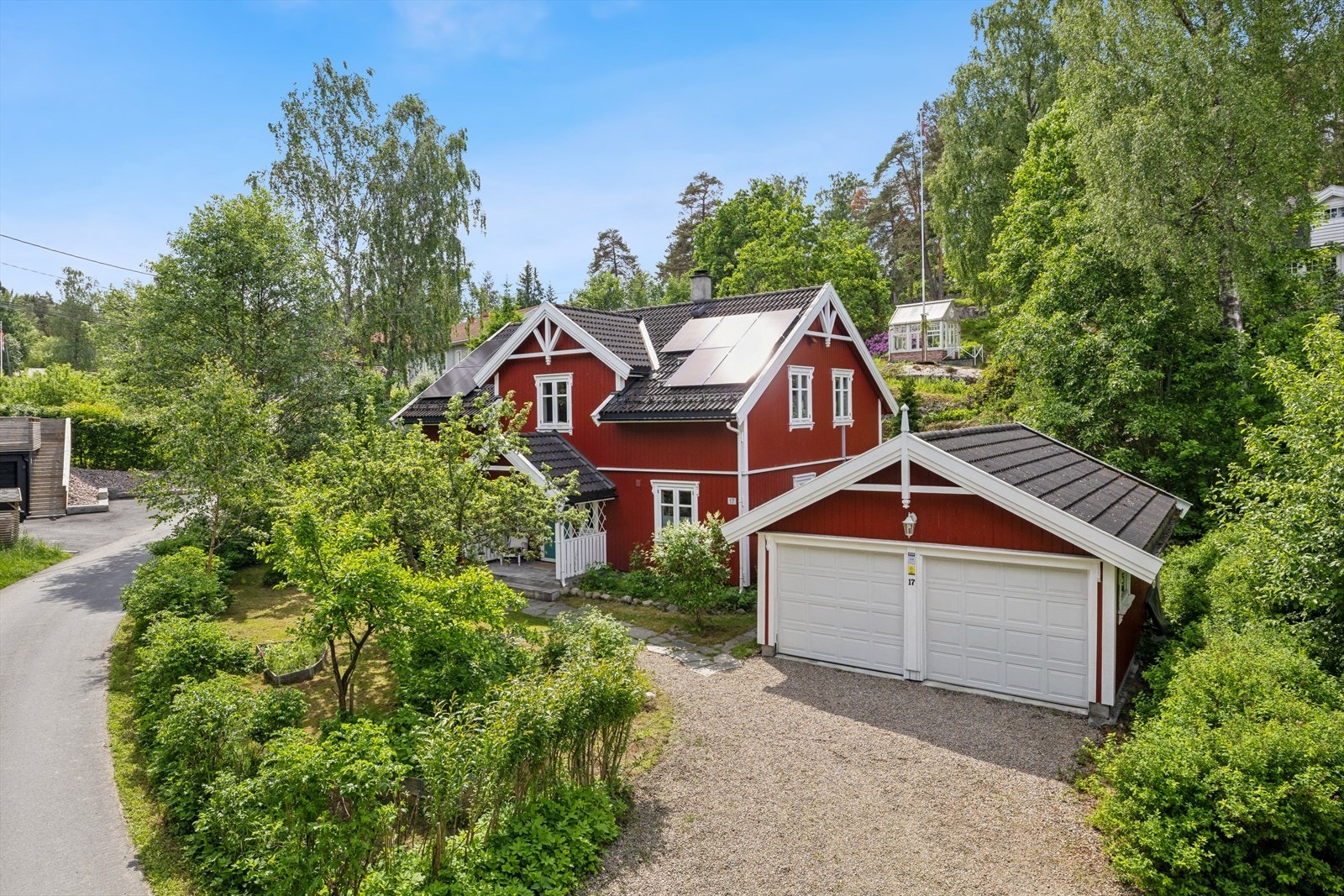 Hustaket er utstyrt med solcellepaneler installert i 2023. Galleribilde