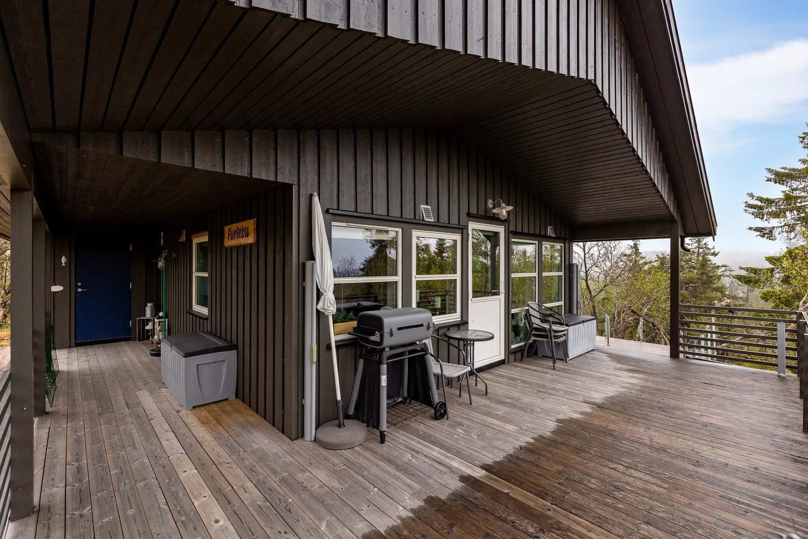 Romslige terrasser gir flere soner for utemøblering. Galleribilde