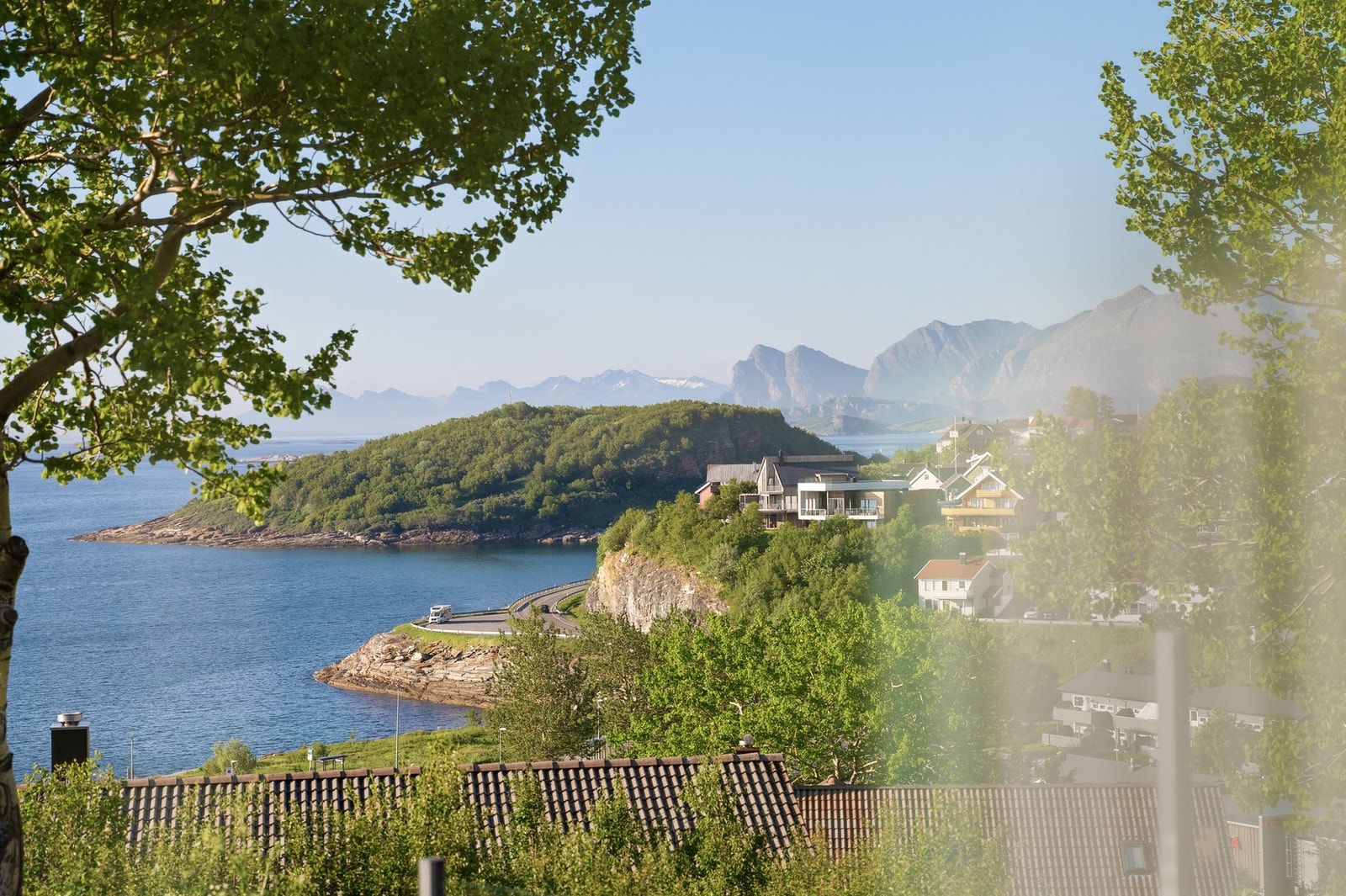 Utsikt over Løpsmarka og kystlinjen. Galleribilde