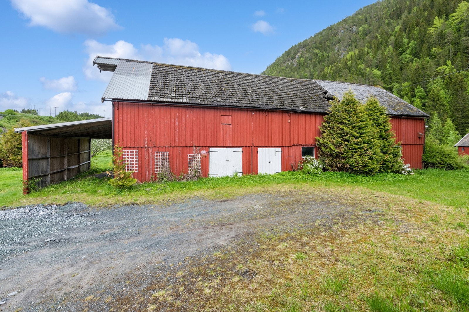 Uthus og fasade Galleribilde