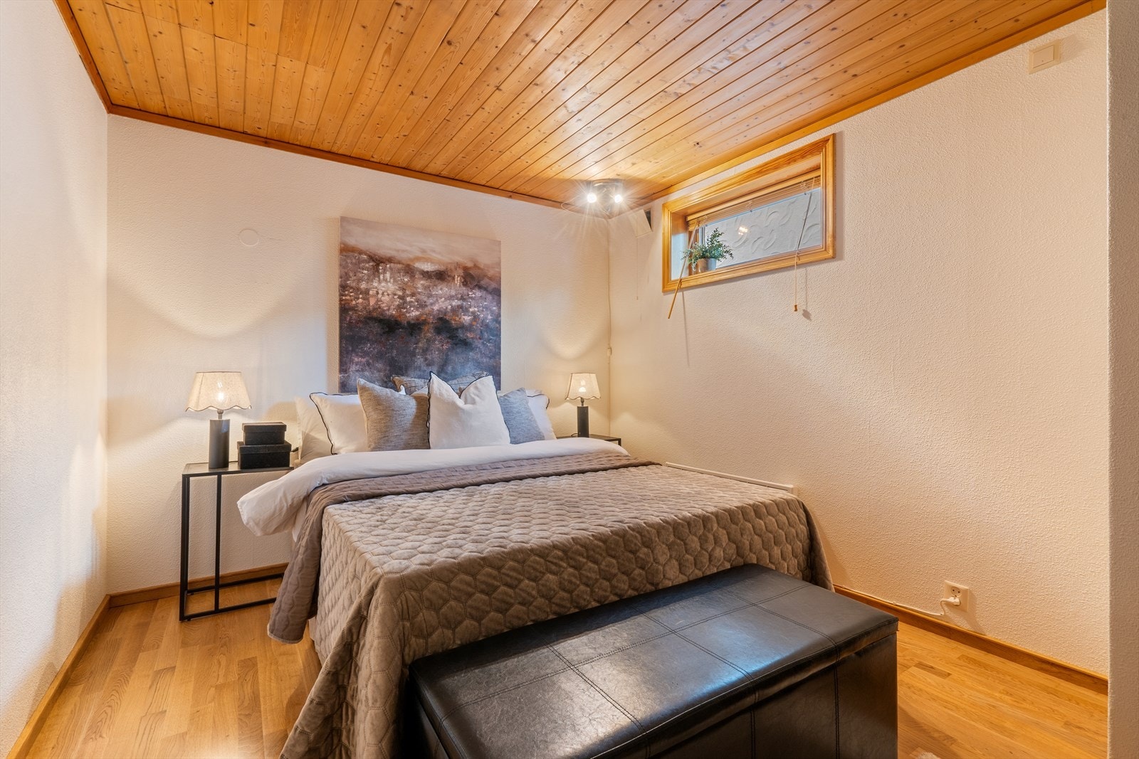 Innredet rom i kjelleren. Galleribilde