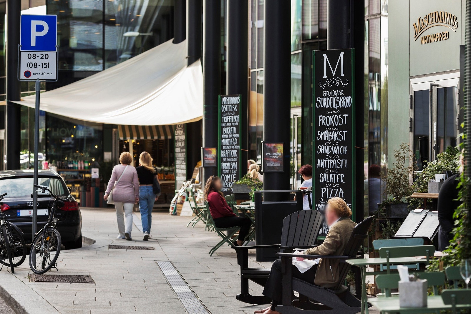 Sjølys og Karenslyst allè er ikke lang unna, også her er det gode shoppingmuligheter og ikke minst Maschmanns matmarked. Galleribilde