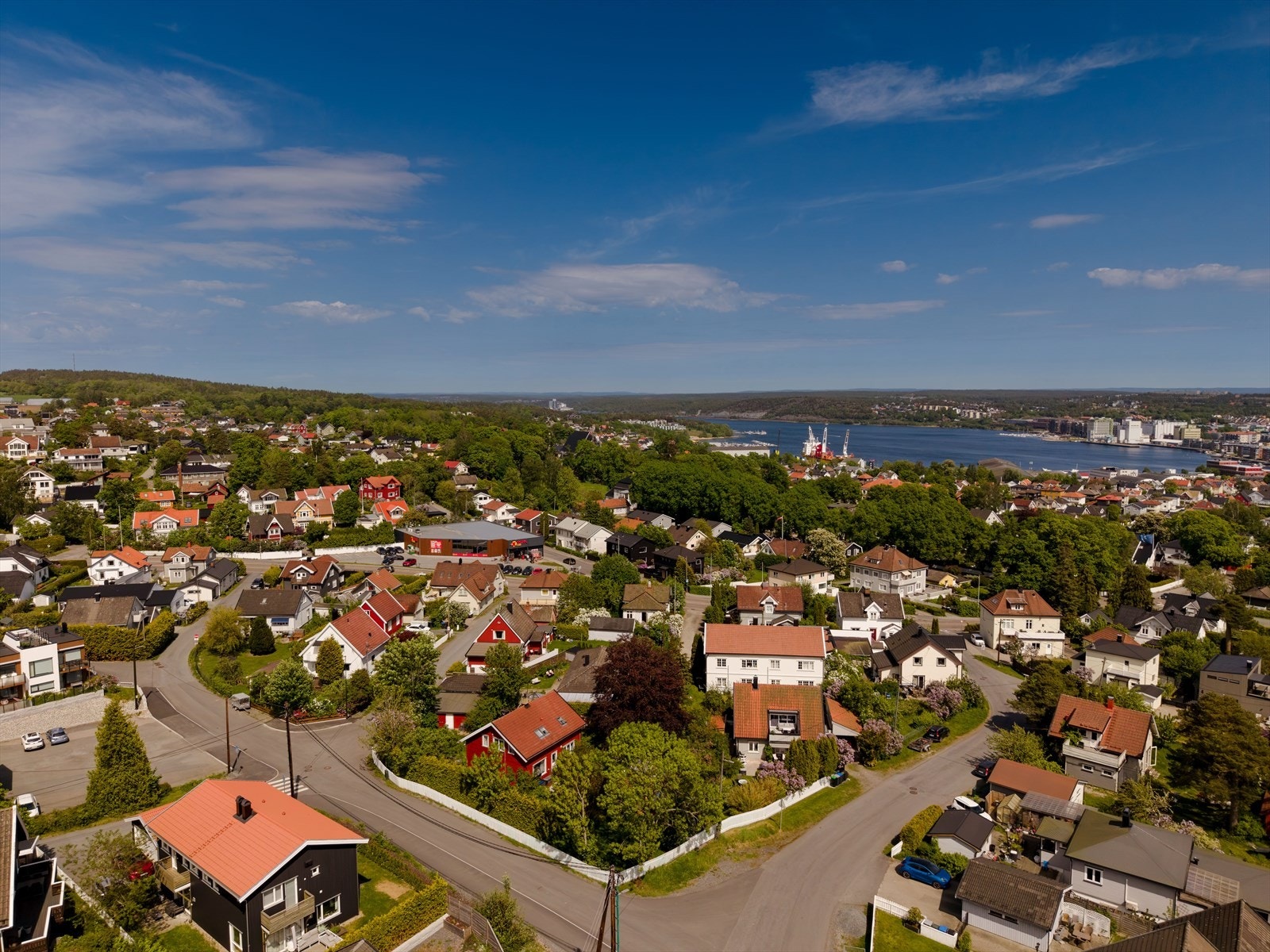 I Hermods gate bor man i rolige og grønne omgivelser, samtidig som man har kort vei til både opplevelser, badestrender, butikker, skoler, barnehager og Moss sentrum. Galleribilde