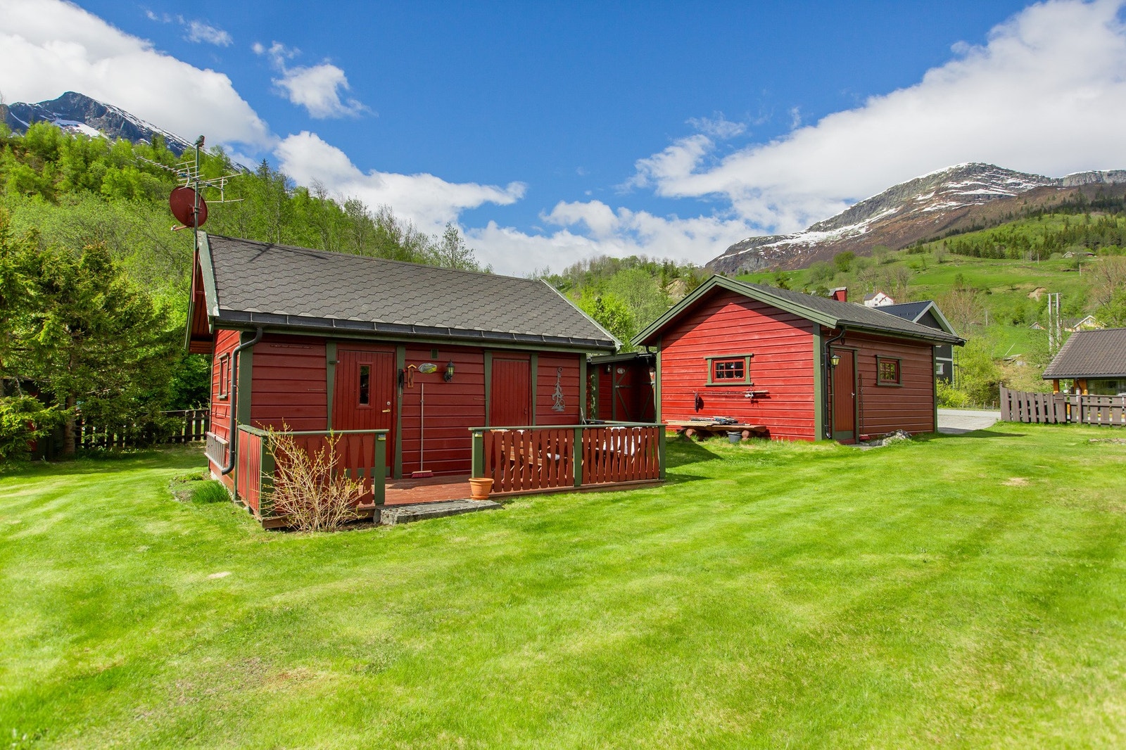 I nærområdet er det fine turmuligheter både sommer og vinter Galleribilde