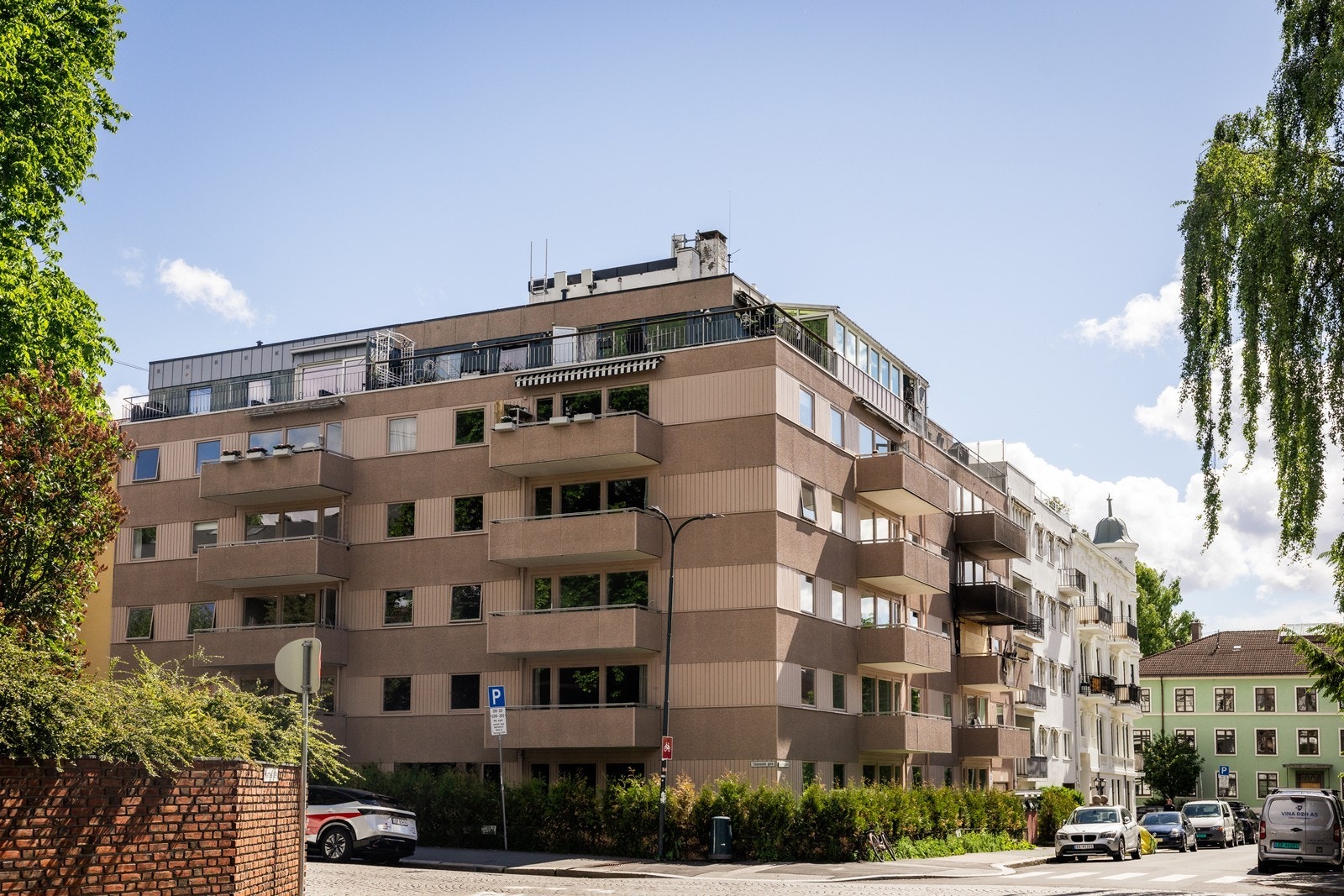 Svært attraktiv og flott beliggenhet på hjørnet av Tidemands gate og Munthes gate, rett ved Vetkanttorget Galleribilde