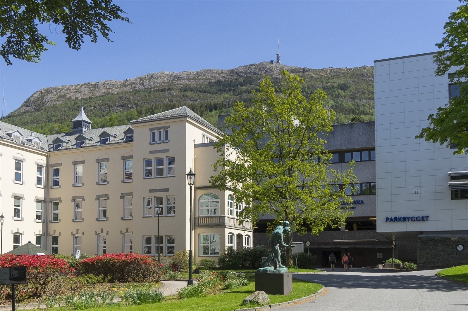 Haukeland sykehus ligger like bortenfor leiligheten. Galleribilde
