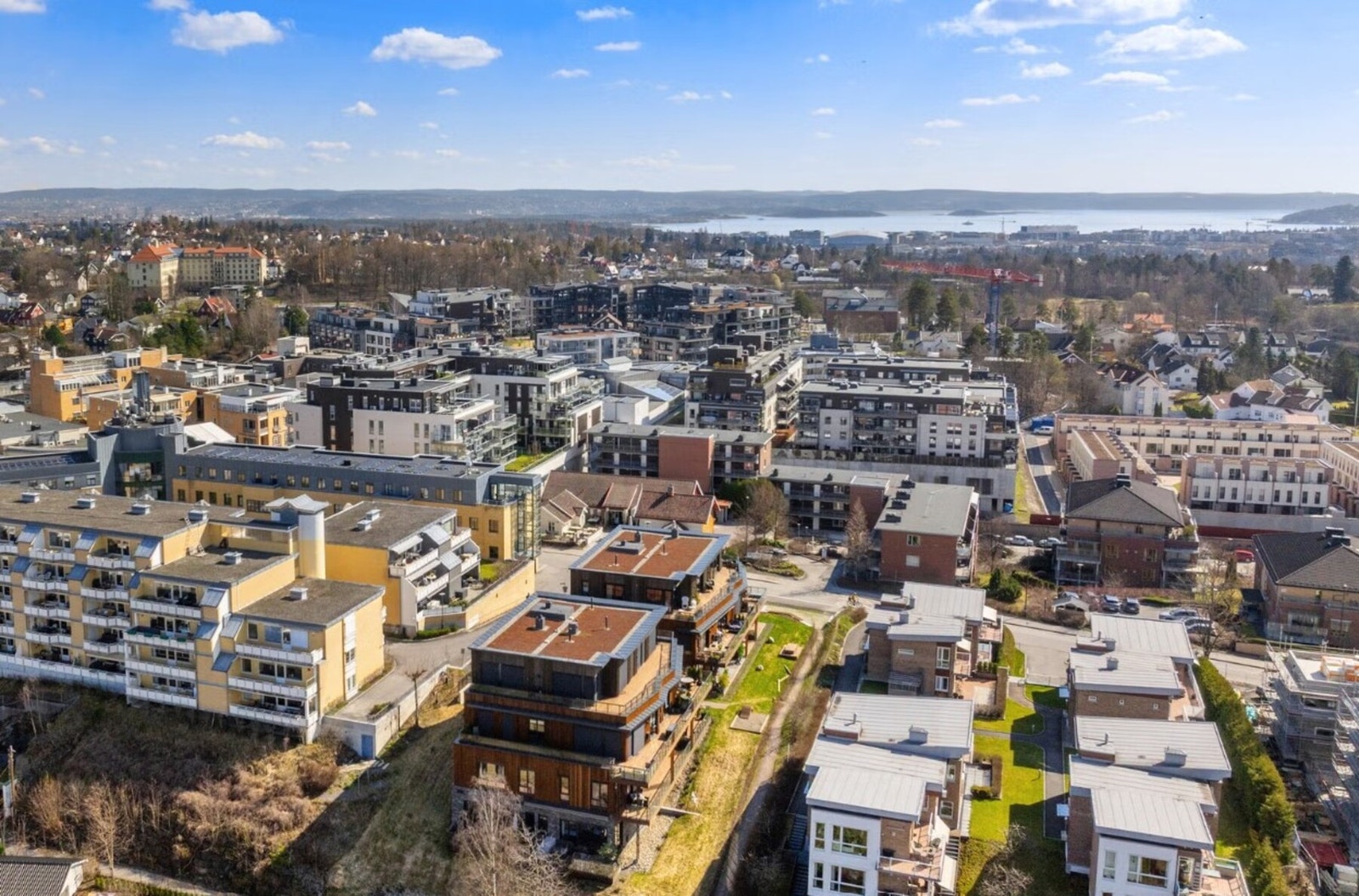 Alt i alt er dette en bolig med en perfekt kombinasjon av sentral beliggenhet, gode fasiliteter og familievennlige omgivelser. Galleribilde