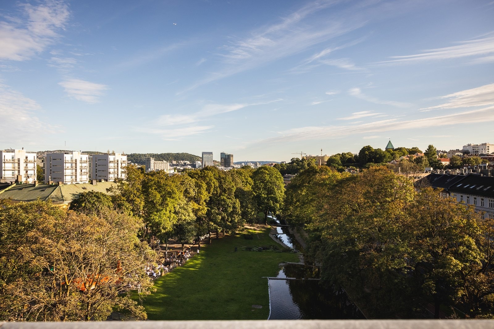 Her kan du nyte varme sommerdager med fin utsikt. Galleribilde