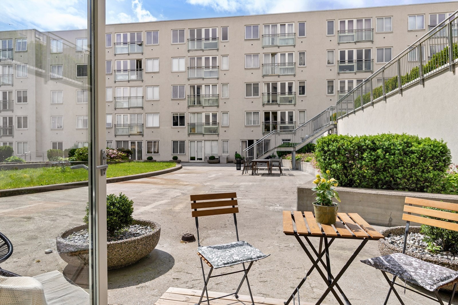 Leiligheten har lave felleskostnader. Internett 1000mbps/1000mbps, a-konto fyring og varmtvann er inkludert i felleskostnadene. Galleribilde