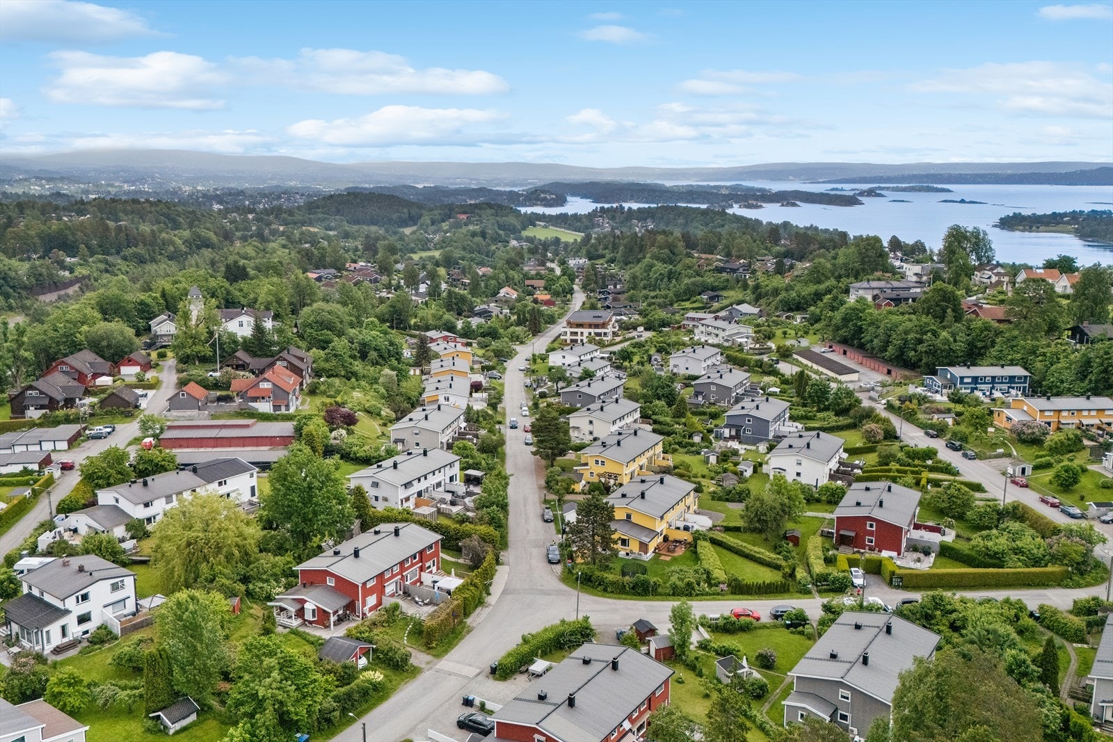 Samtidig bor man tatt på Oslofjorden. Fra boligen er det gangavstand (ca, 2,4 km) til Hvalstrand bad. Galleribilde