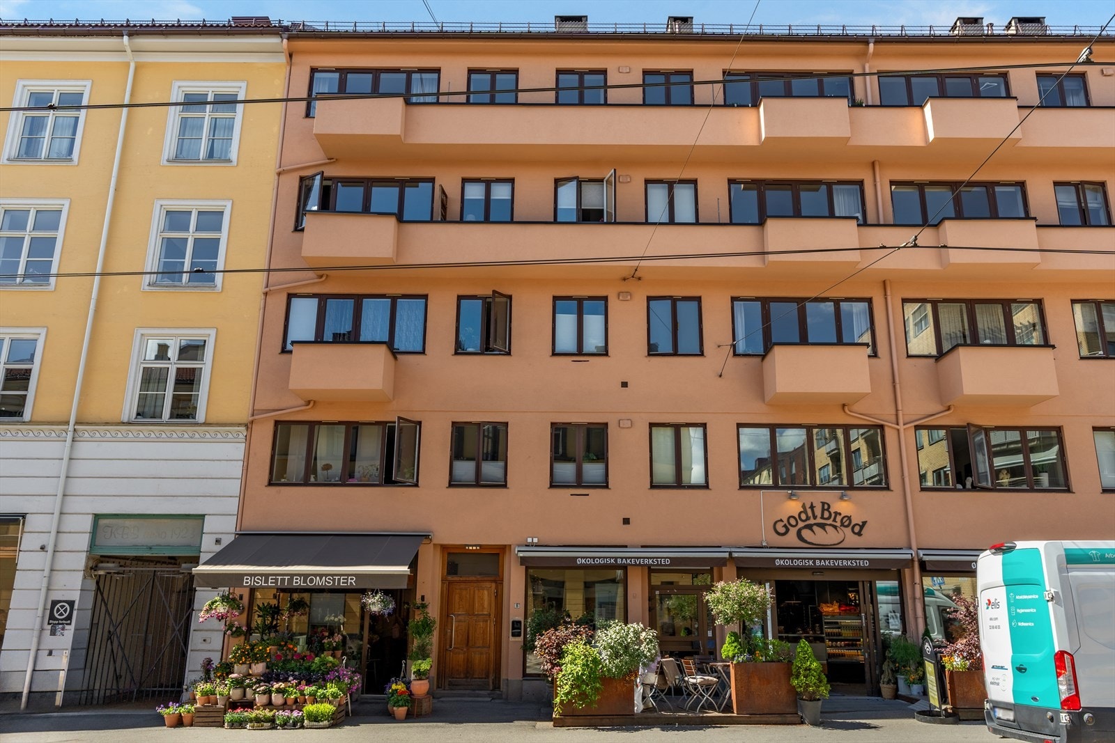 Med både Godt Brød og Bislett Blomster på bakkeplan er morgenkaffen og friske blomster aldri langt unna. Galleribilde