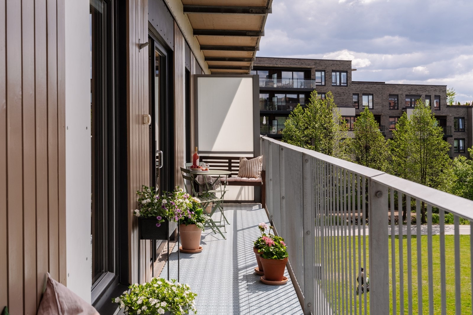 Her får dere en lekker hjørneleilighet med utgang til en stor balkong på hele 28 m². Galleribilde