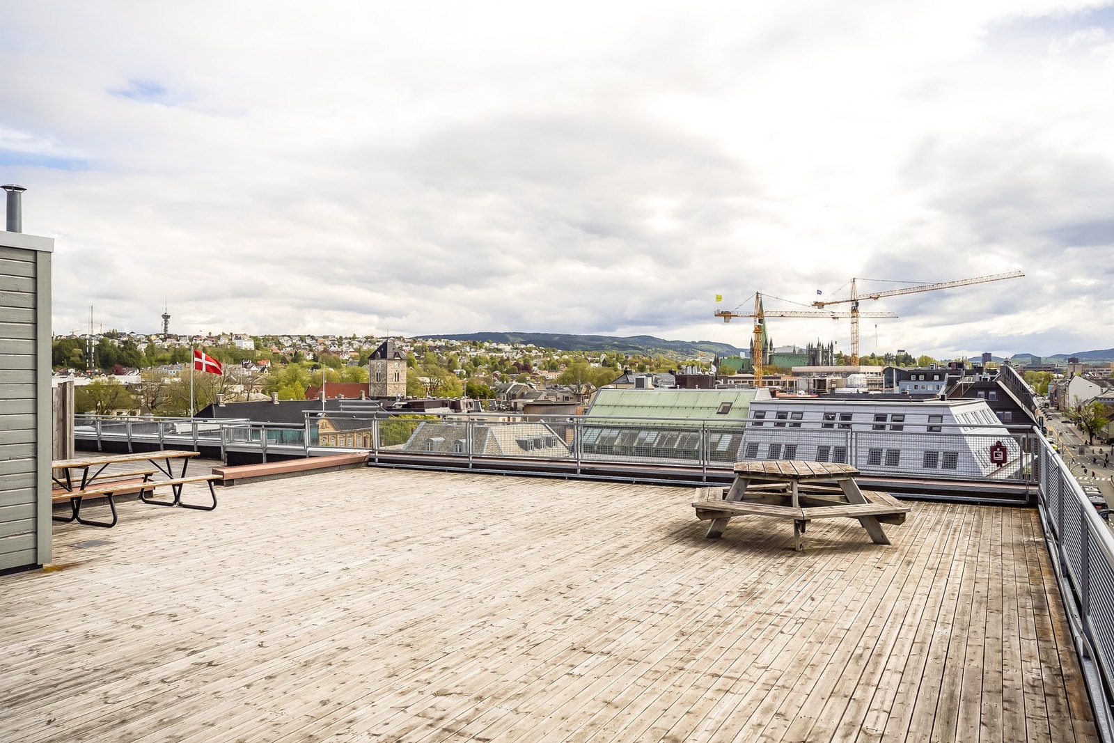 Bygget disponerer en felles takterrasse med gode muligheter for avslapning og sosiale sammenkomster. Galleribilde