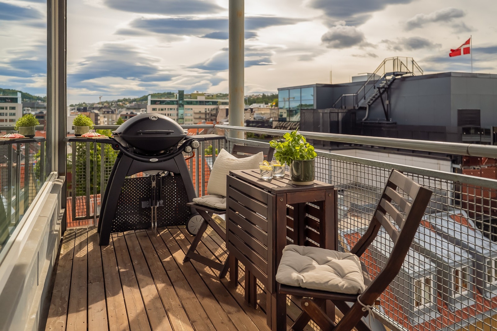 Balkongen har et areal på ca. 13 kvm, og byr på god plass til utemøbler og grill. Galleribilde