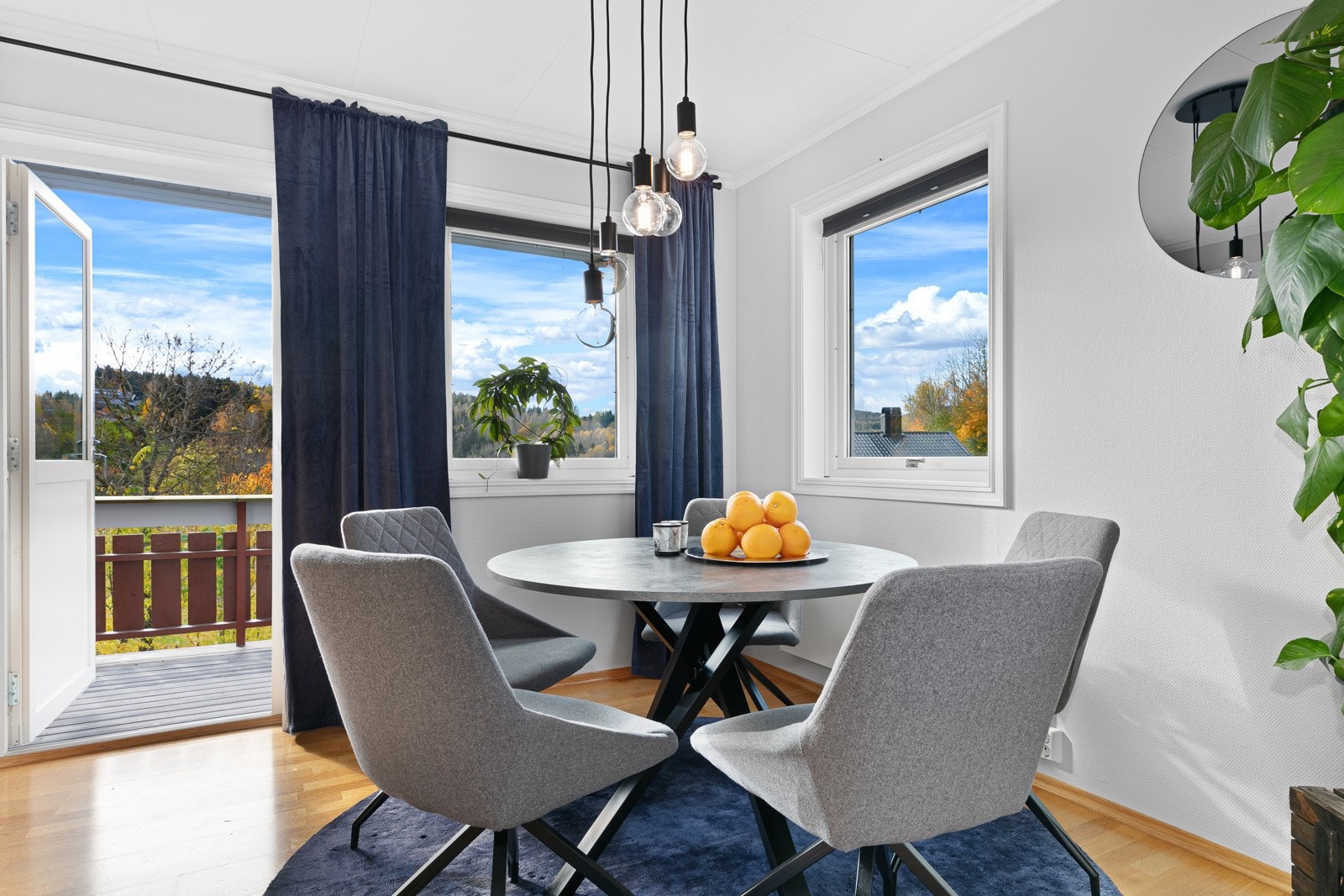 Utgang til terrassen fra spisestue/stue Galleribilde