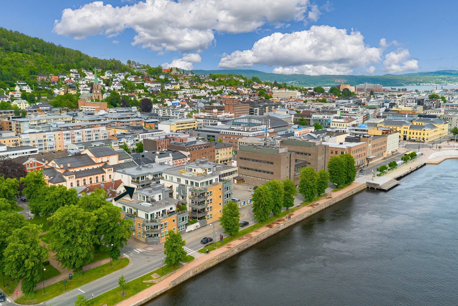 Fra leiligheten går du over til Strømsø på få minutter Galleribilde