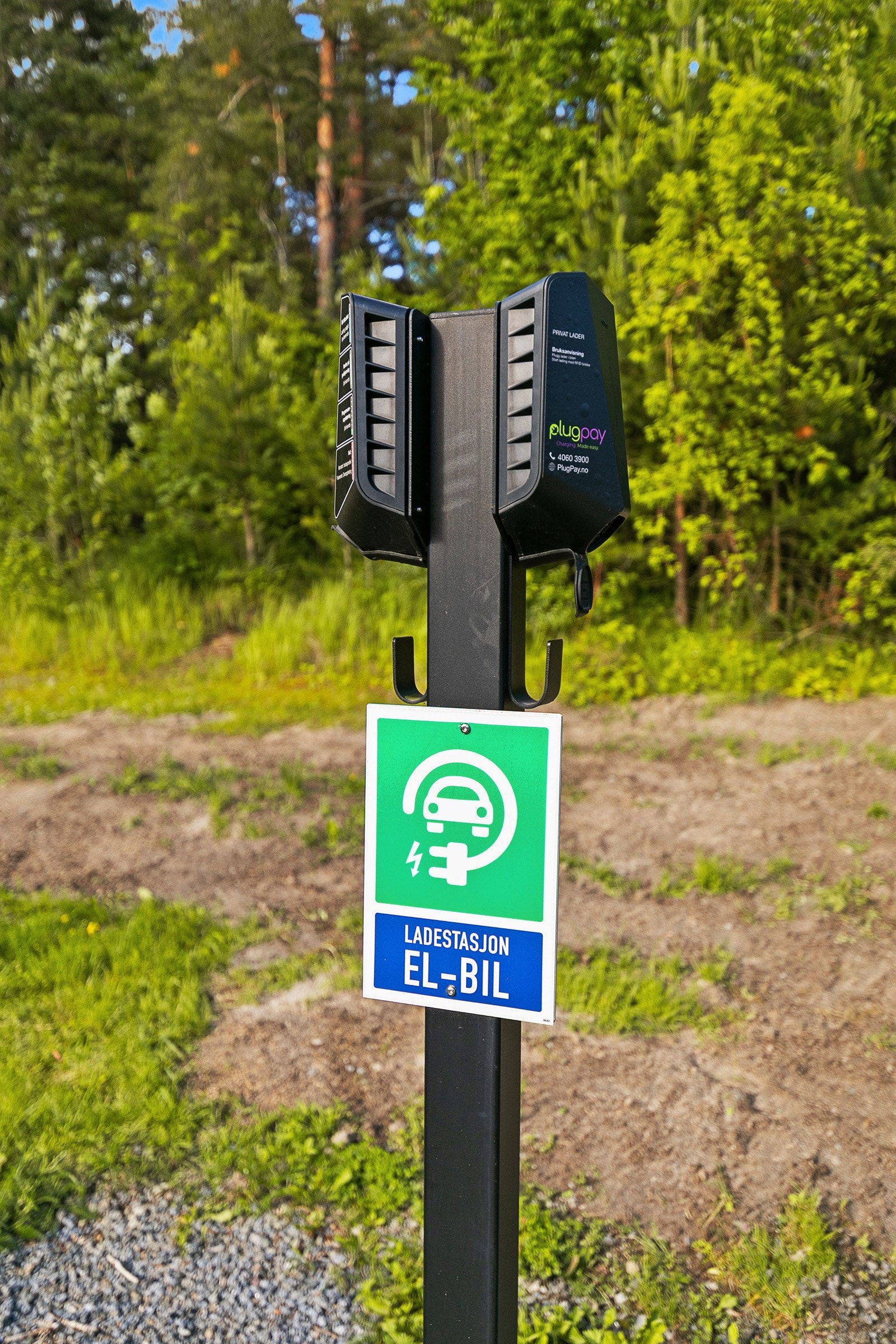 Ladestasjon til elbil Galleribilde