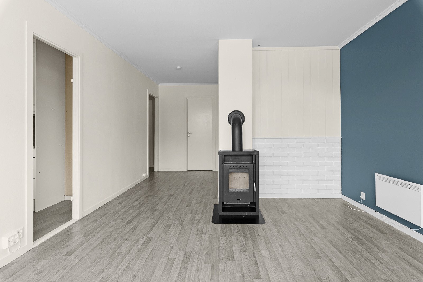 Stuen med vedovn Galleribilde