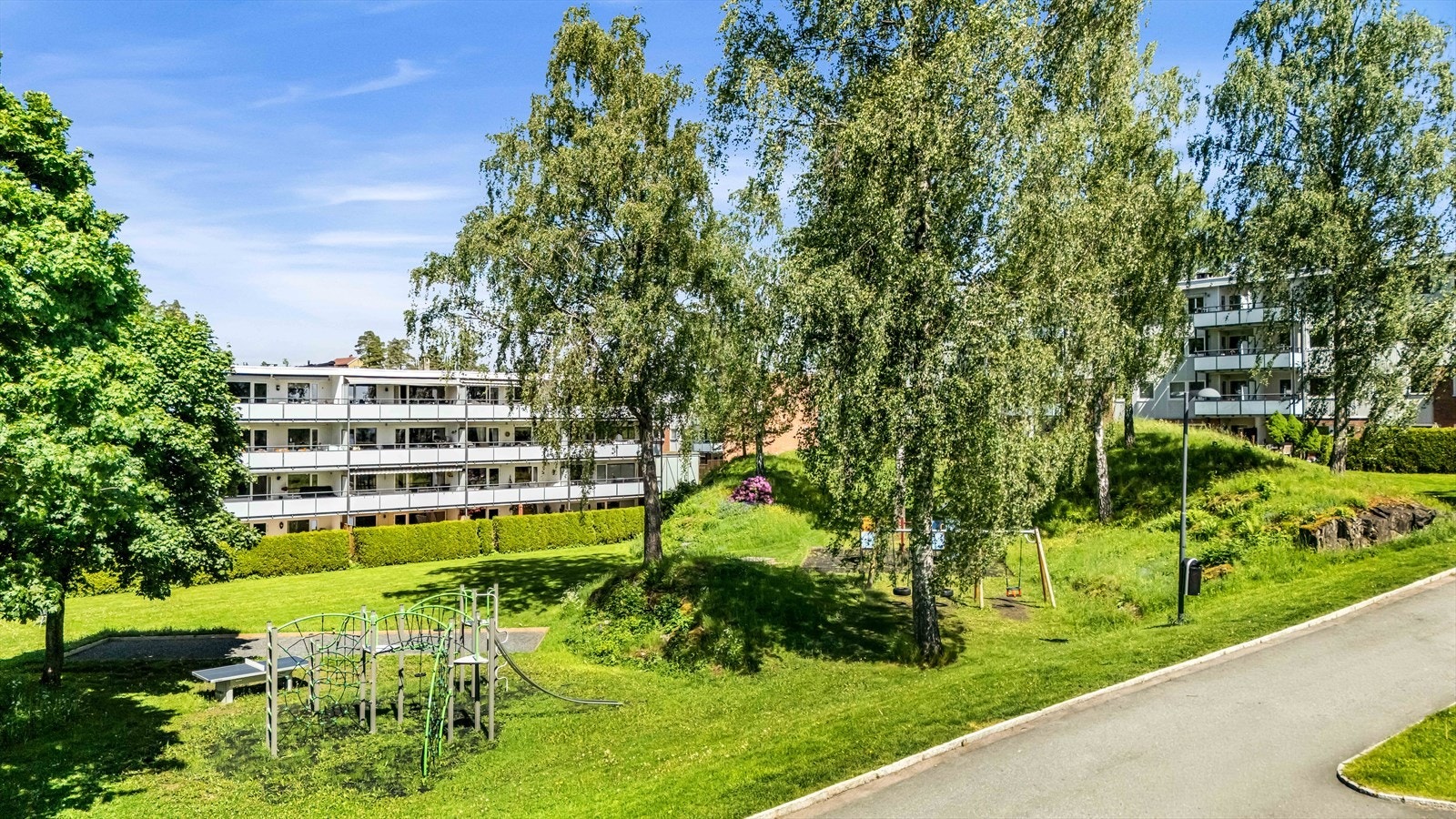 Området byr samtidig på nærhet til vakker natur med tur- og rekreasjonsmuligheter året rundt. Galleribilde