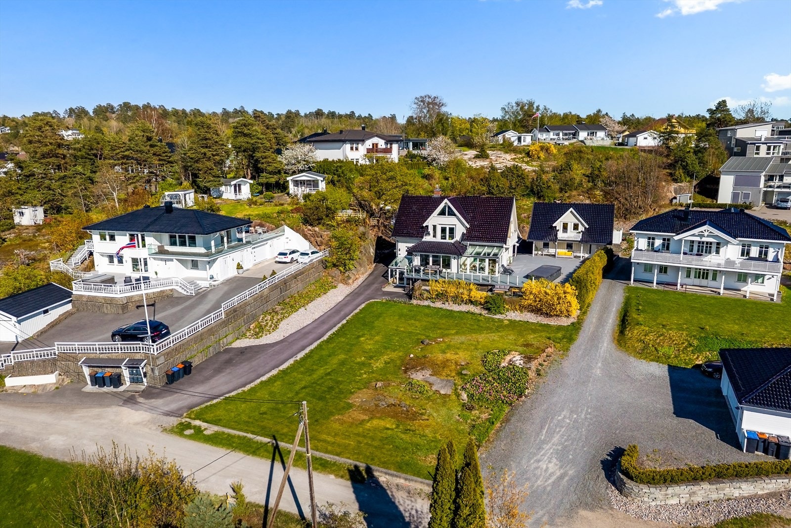 Eiendommen ligger i et etablert og barnevennlig boligområde. Galleribilde