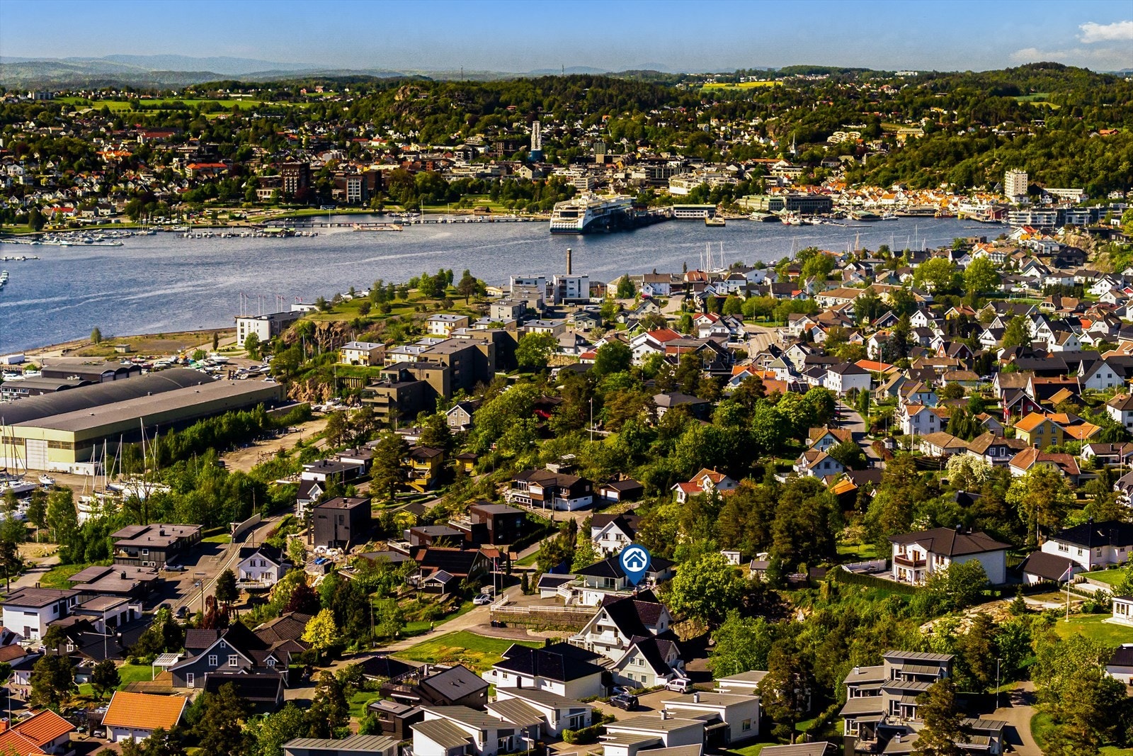 Kort vei til Sandefjord sentrum, som ligger ca. 10 minutter unna med bil. Galleribilde