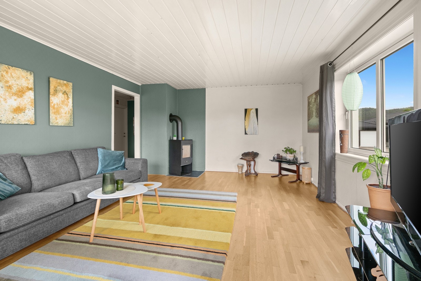 Fra stue med dør til gang/kjøkken Galleribilde