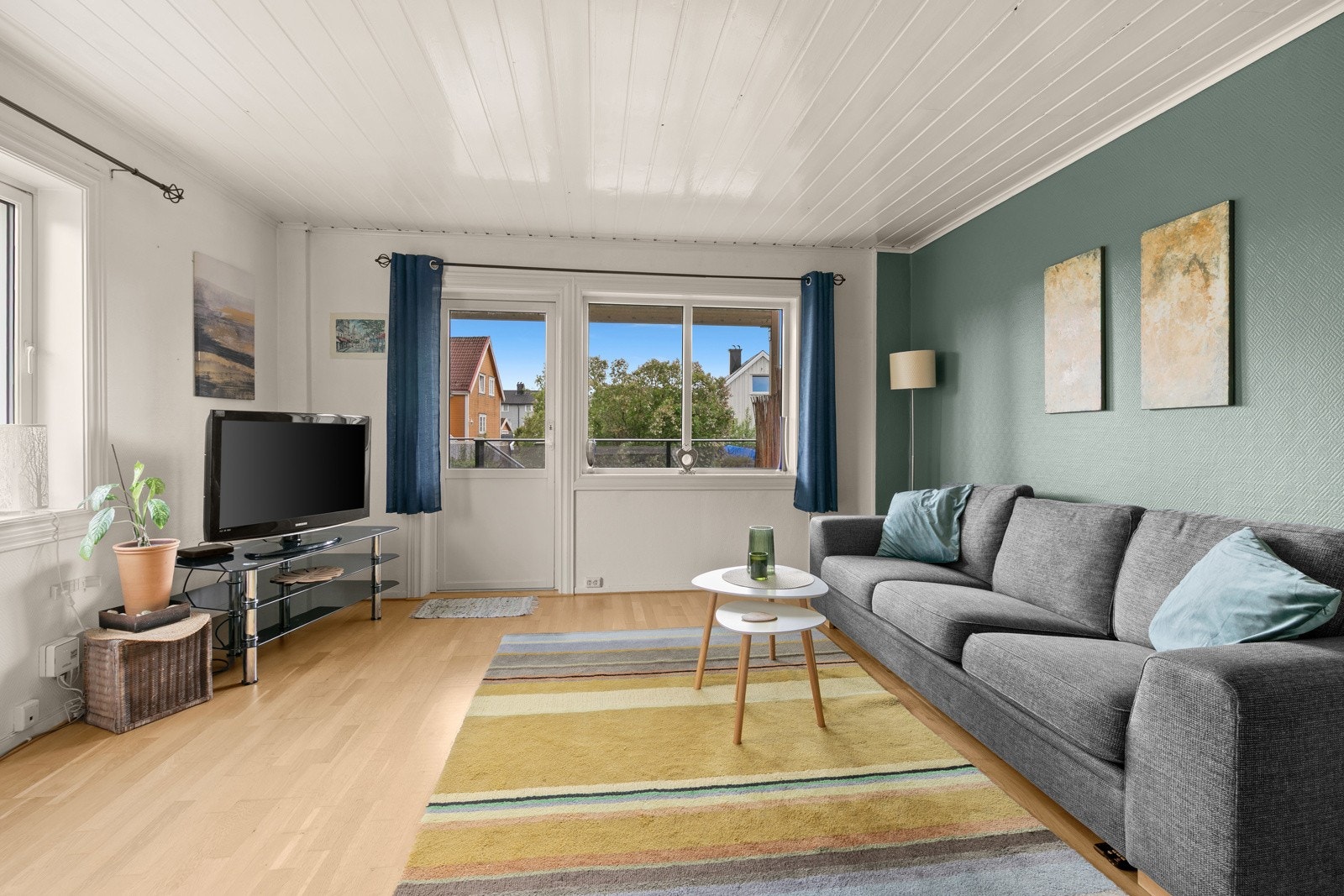 Stuen er av god størrelse Galleribilde