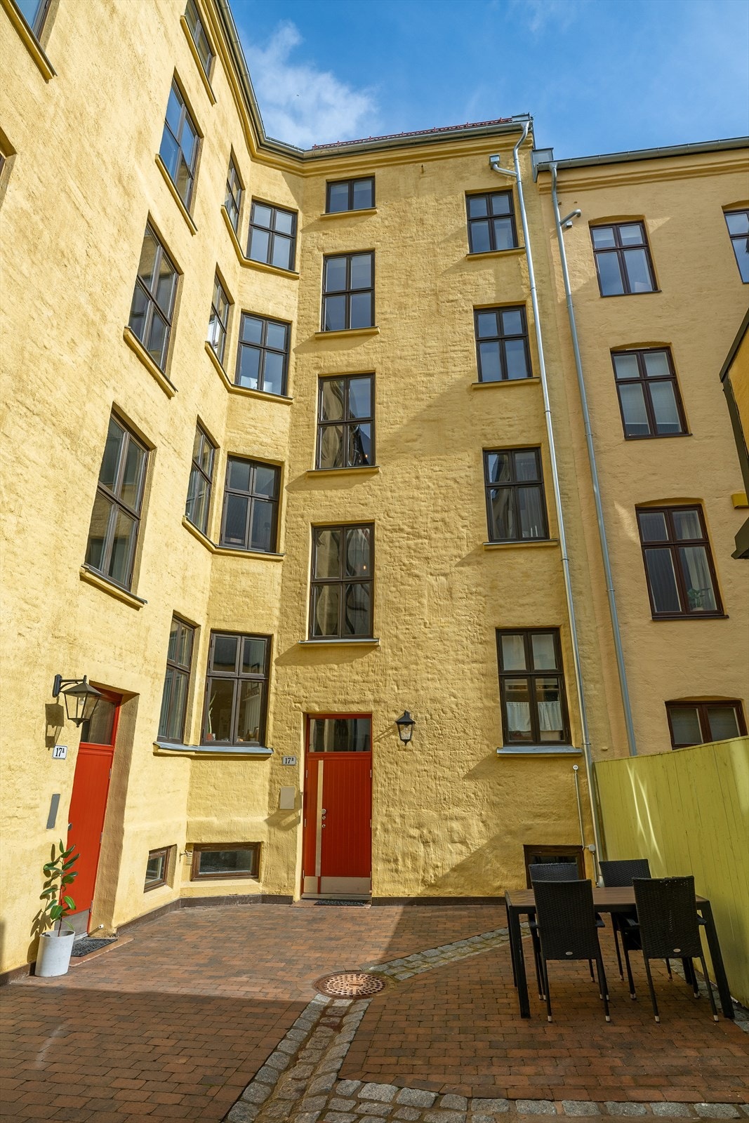 Sameiet har utført større oppgraderinger, inkludert ny fasade og nytt tak. Galleribilde