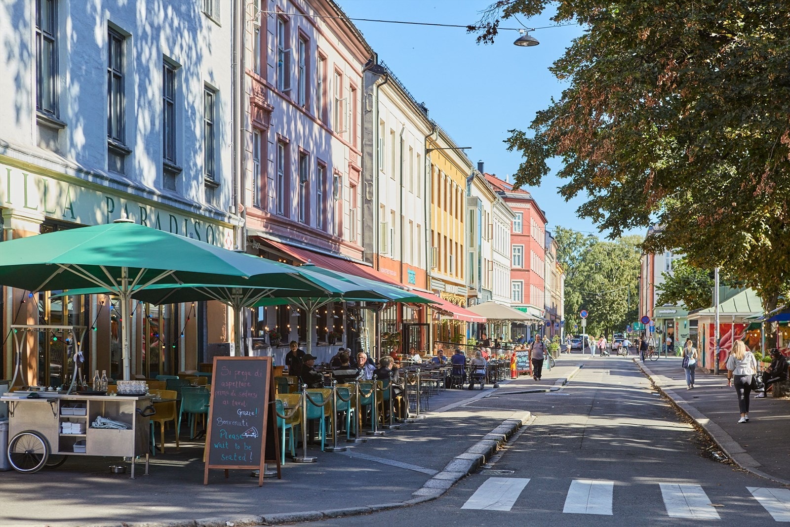 Bo midt i hjertet av Grünerløkka, med et yrende liv av kafeer, restauranter og butikker rett utenfor døren. Galleribilde