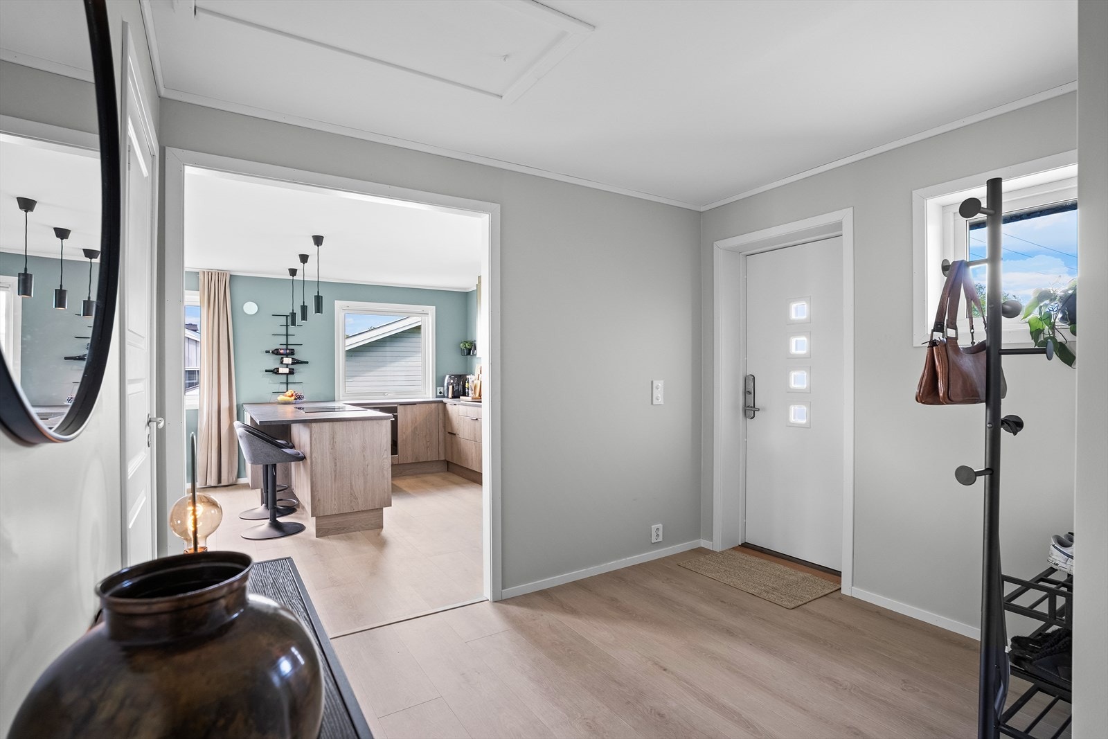 Boligen har også en uinnredet kjeller som gir gode muligheter for oppbevaringsplass. Galleribilde