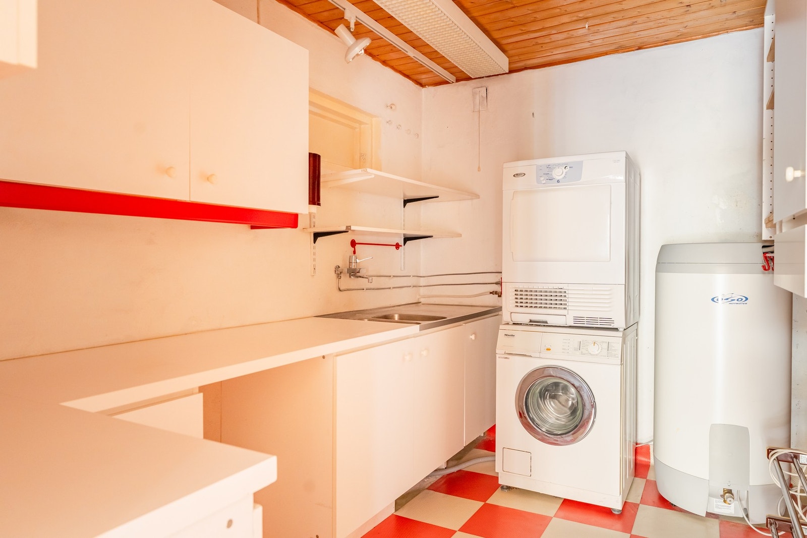 Det er også et praktisk vaskerom i huset. Galleribilde
