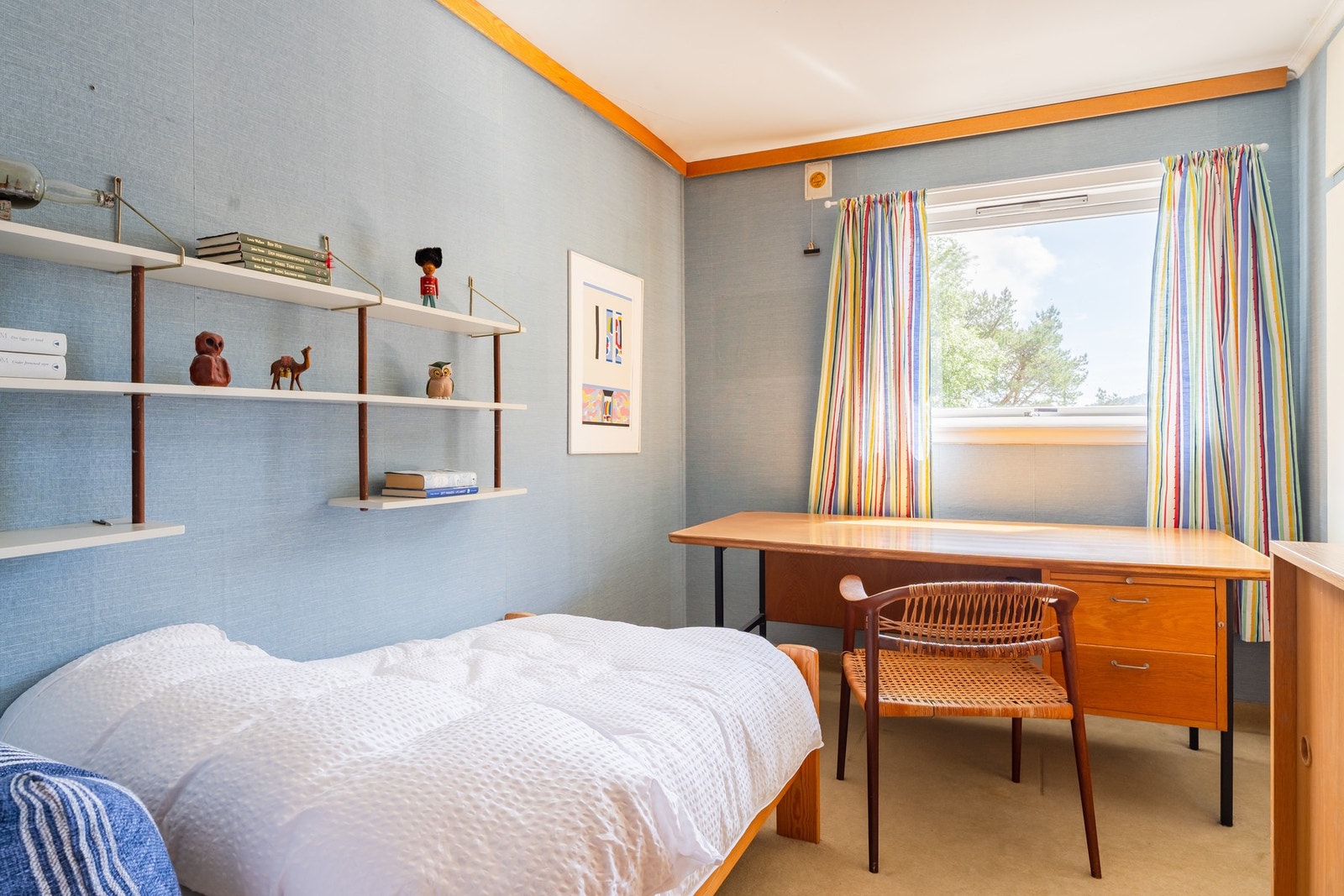 Enda et soverom med god plass til seng, nattbord og garderobe. Galleribilde