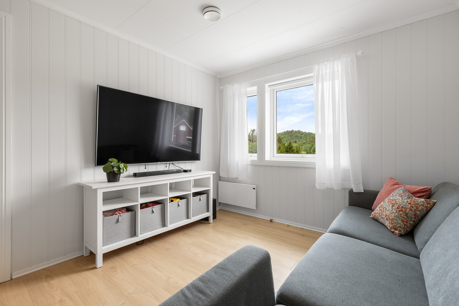 I forbindelse med stue er det i dag en ekstra stue. Dette er originalt et soverom, og er godkjent som det. Galleribilde