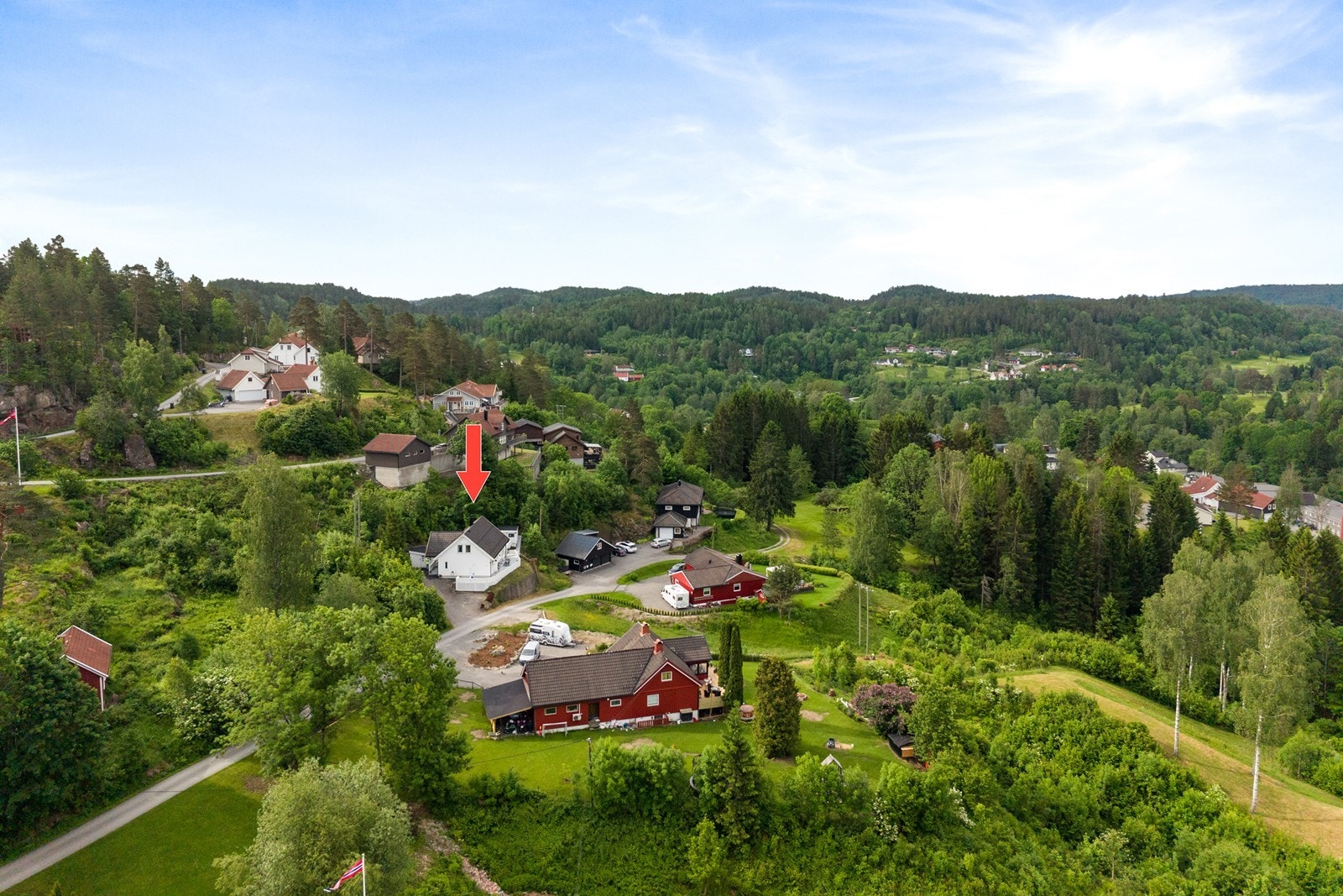 Et innbydende hus bygd i 2010 sentralt beliggende på koselige Nes Verk. Galleribilde
